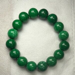 From Hawaii NWOT Stretchable Green Jade Circle Bead Bracelet NWOT